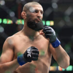 Шрам после падения с лестницы, завершение карьеры из-за рака и наезд на Нурмагомедова: чем известен чемпион UFC Чимаев