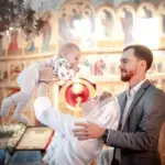 Духовная защита. В каком возрасте крестить ребенка и что нужно купить